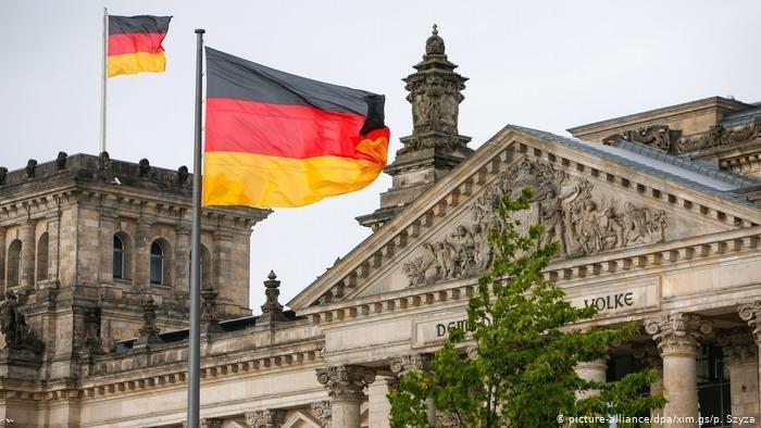 دولت آلمان، کاخ سفید را به دلیل مصادره محموله ماسک سارق مدرن لقب داد