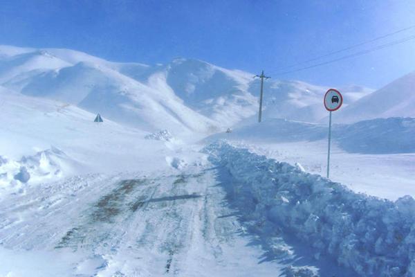 برف و باران در جاده های 8 استان