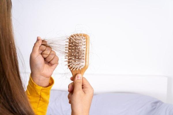موی آسیب دیده چه مویی است ؛ 7 نشانه موهای آسیب دیده ، دلیل خشکی و ریزش مو چیست؟